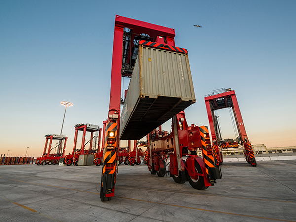 港口集裝箱跨運(yùn)車