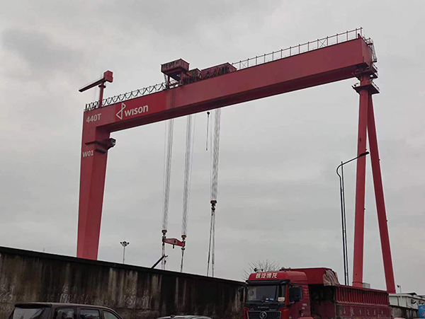 造船門式起重機(jī)