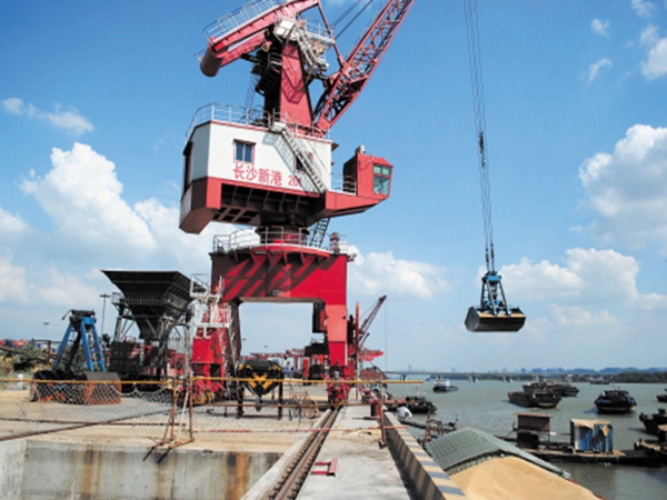 抓斗式門座式起重機(jī)