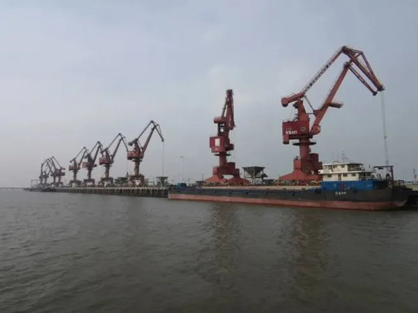 多功能門座式起重機(jī)